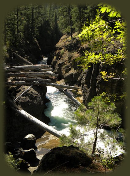 travel the rogue umpqua scenic byway and the crater lake hwy, oregon hwy 62, see crater lake national park, the wild and scenic rogue river, the wild and scenic umpqua river, hike to waterfalls, hiking trails along the rogue river - the rogue river national hiking trails, and hiking trails along the umpqua river; try the umpqua hot springs, visit toketee and lemolo lakes.