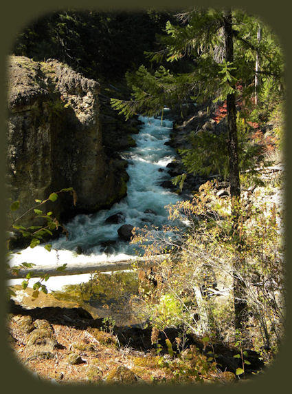 travel the rogue umpqua scenic byway and the crater lake hwy, oregon hwy 62, see crater lake national park, the wild and scenic rogue river, the wild and scenic umpqua river, hike to waterfalls, hiking trails along the rogue river - the rogue river national hiking trails, and hiking trails along the umpqua river; try the umpqua hot springs, visit toketee and lemolo lakes.
